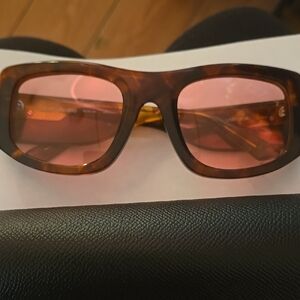 Quay Stylish largr tortoise Sunglasses with Pink Lenses